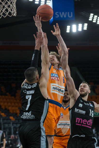 弱彼此间的 弱彼此间的